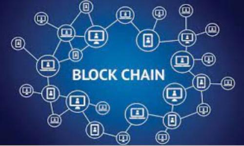 biao ti区块链是什么？基础设施解读与应用前景/biao ti
区块链,基础设施,去中心化,数字货币/guanjianci

什么是区块链？
区块链是一种去中心化的分布式数据库技术，它允许多方在没有中介的情况下进行信任的数据交换和交易。区块链的核心是由一系列连接在一起的数据块（块链），每个数据块中包含一组经过加密的数据，以及时间戳和前一个数据块的哈希值。这使得数据模式具有不可改变性和透明性。在区块链的世界里，任何人都可以查看整个账本，确保了数据的安全与公正。

区块链的应用不仅限于数字货币（例如比特币），它的潜在用途涉及到供应链管理、身份验证、智能合约、投票系统、医疗记录、以及其他需要透明和信任机制的场景。随着互联网的发展，区块链技术由于其独特的特性而逐渐被广泛接受，并成为许多行业的基础设施。

区块链的基础设施构成
区块链的基础设施主要包括以下几个组成部分：网络节点、共识机制、智能合约、加密算法，以及数据结构。

1. 网络节点：区块链由多个节点组成，每个节点都是网络的一部分，这些节点可以是任何设备，例如计算机或手机。每个节点都保存了完整的区块链数据，并参与数据的验证与交易的生成。

2. 共识机制：为了确保所有节点共享同一份账本，区块链采用了一种称为共识机制的算法。常见的共识机制包括工作量证明（PoW）、权益证明（PoS）、授权权益证明（DPoS）等。这些机制帮助网络节点达成一致，从而验证交易的有效性。

3. 智能合约：智能合约是区块链中的一种自执行合约，当预设条件满足时，合约会自动进行交易和操作。智能合约减少了中介的必要性，交易的执行也变得更加高效和透明。

4. 加密算法：区块链利用加密算法保护数据和交易的安全。常用的加密算法包括SHA-256和算法未成功披露的共识机制等。这些加密方法确保了数据的完整性、保密性和不可伪造性。

5. 数据结构：区块链的数据结构使得数据块在时间上形成链条，前一个数据块的哈希值是后一个数据块的地址，这样的设计保证了所有数据块不可篡改，确保了数据的安全性。

区块链技术的优势与挑战
区块链技术的优势主要体现在透明性、去中心化、安全性和高效性等方面。去中心化的特性让用户能自主掌控自己的数据，降低了第三方服务的信任成本。透明性使得所有交易记录都可以被追溯和验证，提高了信任度。同时，区块链还具备较高的安全性，因为每个交易都经过多个节点验证，极难被攻击或篡改。最后，智能合约等新技术的引入也能提高交易效率，降低操作成本。

然而，区块链技术的推广也面临一些挑战。例如，扩展性问题是一个亟待解决的难点，当前大部分区块链在高频交易的情况下容易出现拥堵。此外，法律监管、能源消耗和技术标准化等问题也需要行业内外共同努力去克服。

区块链的实际应用案例
区块链的应用场景非常广泛，以下是一些实际案例：

1. 金融领域：区块链在数字货币的应用上，已经取得了显著成就。例如，比特币和以太坊等数字货币的出现，极大改变了传统金融行业的格局，数字货币的交易量逐年增长。

2. 供应链管理：区块链技术被应用于提高供应链透明性和效率。例如，沃尔玛通过区块链追踪食品来源，确保食品的安全性和可追溯性。

3. 版权保护：区块链可以用于数字内容的版权保护。通过将创作记录保存到区块链上，创作者可以确保自己的作品不会被非法盗用，确保权益得到保护。

4. 政务透明：一些国家和地区正在将区块链技术应用于公文和投票系统，以提高公共事务的透明度和公信力。

未来区块链的发展趋势
区块链技术的发展方向将集中在以下几个方面：

1. 技术升级：随着技术的进步，未来的区块链可能会在性能和安全性上更加完善，解决当前存在的扩展性和安全隐患。

2. 行业应用的深入：越来越多的行业将会结合区块链技术，特别是在金融、医疗、物流等领域的应用将日益普及。

3. 合法规制的建立：随着区块链技术的不断应用，全球范围内也会建立起相应的法律和监管框架，以规范区块链市场的健康发展。

4. 教育和培训：为适应快速发展的区块链行业，未来将需要更多专业人才进行教育和培训，培养能够深入理解区块链技术的人才。

区块链如何与其他技术相结合
区块链技术和其他新兴技术的结合将会引发新的创新。以下是一些可能的结合方式：

1. 区块链与人工智能：结合区块链的透明和安全特性，人工智能可以更加可靠地分析和处理数据，创造更智能的数据处理成本。

2. 区块链与物联网：物联网设备通过区块链进行数据交换可以增强设备间的信任，确保数据的安全性和完整性。

3. 区块链与大数据：利用区块链存储大数据时，可以保证数据来源的真实性，因此各类大数据的分析将会更加可信。

区块链作为一种基础设施正不断发展和创新，它的潜力远未被完全挖掘，未来的发展值得我们持续关注。